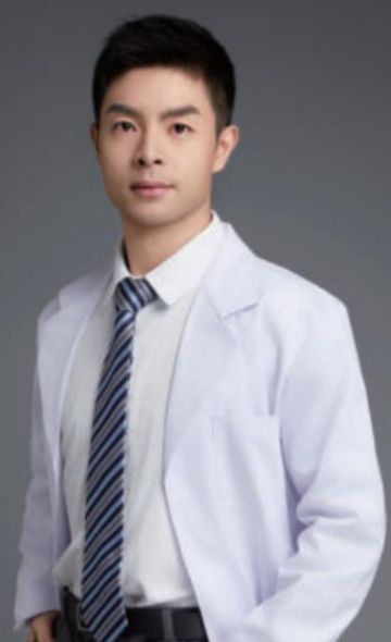 Доктор Чжан Сэньлинь, Клиника Shanghai Real Plastic Medical Aesthetics